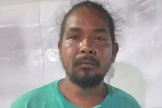 Boat captain charged with attempting to set fire to building