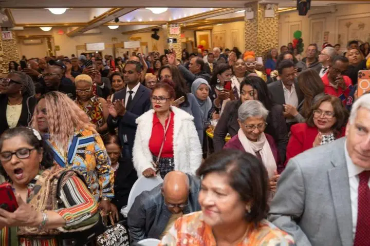 Thousands turn out to meet Ali in NY 