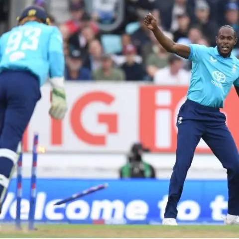 Out, not-out, out: England secure bizarre run-out in Oval victory against Lanka