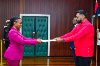New Canadian High Commissioner presents credentials 