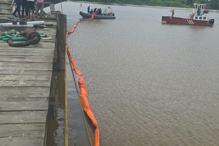 Listing barge carrying 8,000 barrels of waste oil prompts emergency response —no spill confirmed, CDC says