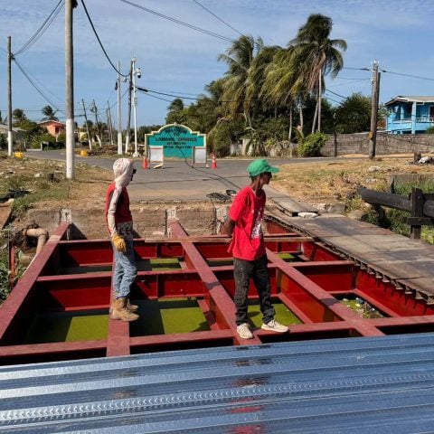 New Lamaha Springs access bridge under construction