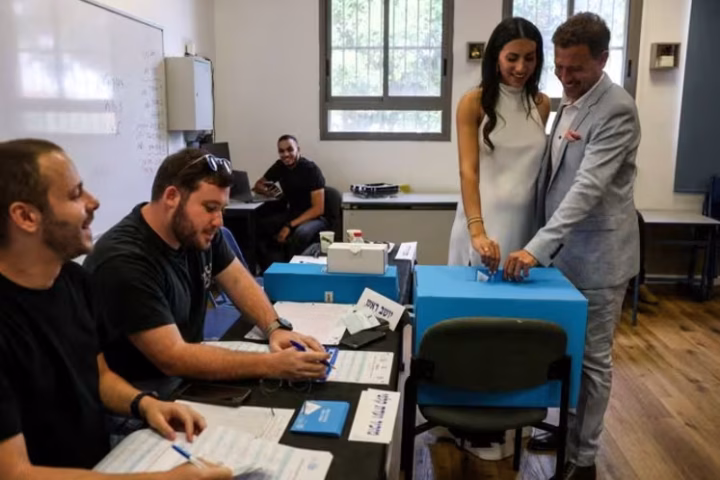 Israeli exit polls indicate deadlock 