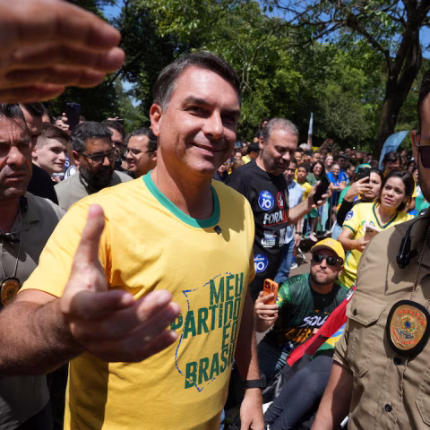 Lula’s lead over Bolsonaro narrows ahead of Brazil vote, CNT/MDA poll shows