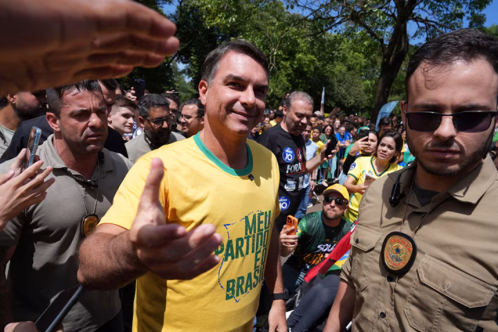 Lula’s lead over Bolsonaro narrows ahead of Brazil vote, CNT/MDA poll shows