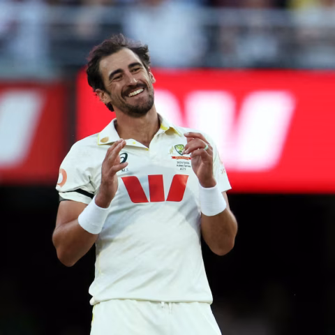 Starc strikes late as Australia fight back v South Africa